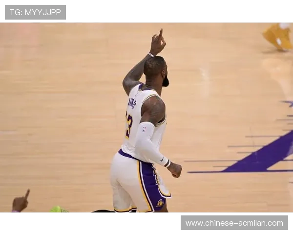 戴维斯高位防守防守关键,洛杉矶稳稳赢球 戴维斯高位防守防守关键,洛杉矶稳稳赢球