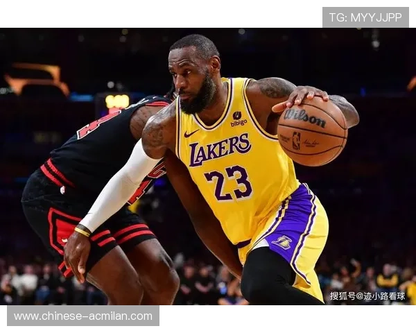 詹姆斯外线连中两球,湖人全队热情高涨 詹姆斯外线连中两球,湖人全队热情高涨